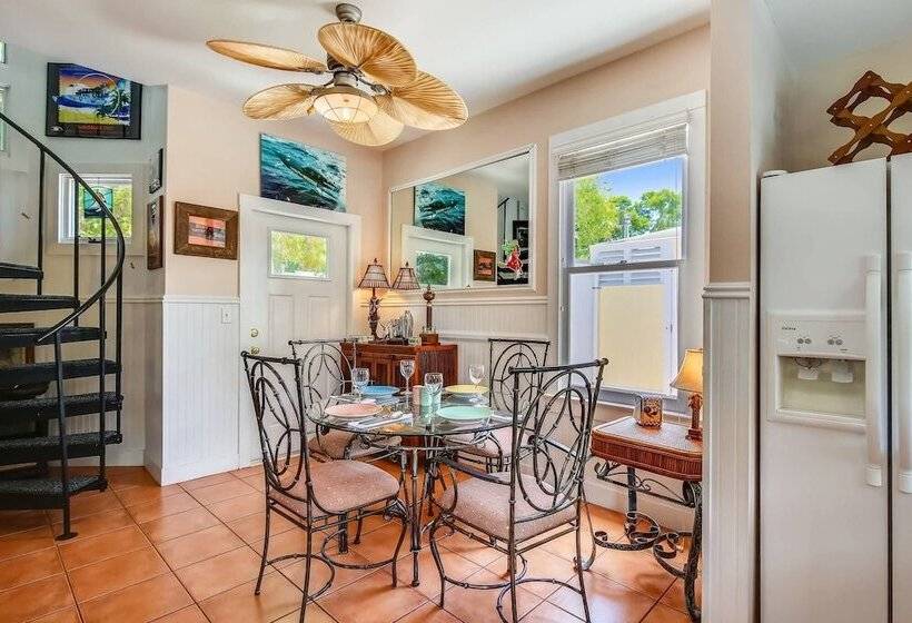 Land Of Love By Avantstay Pets Allowed! Shared Pool! Great Location! Month Long Stays Only