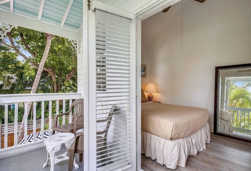 Land Of Love By Avantstay Pets Allowed! Shared Pool! Great Location! Month Long Stays Only