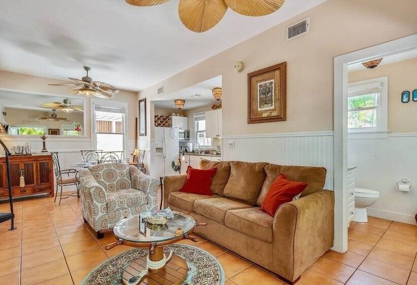 Land Of Love By Avantstay Pets Allowed! Shared Pool! Great Location! Month Long Stays Only