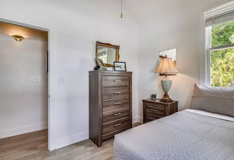 Land Of Love By Avantstay Pets Allowed! Shared Pool! Great Location! Month Long Stays Only