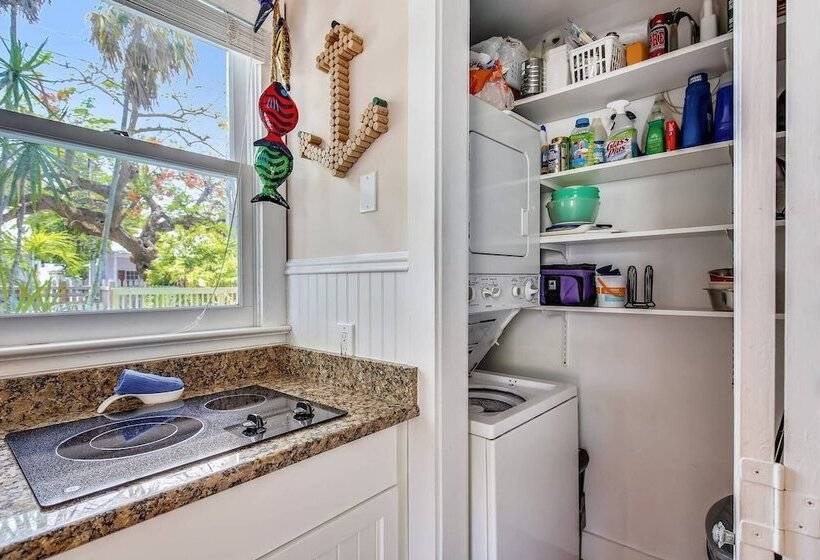 Land Of Love By Avantstay Pets Allowed! Shared Pool! Great Location! Month Long Stays Only