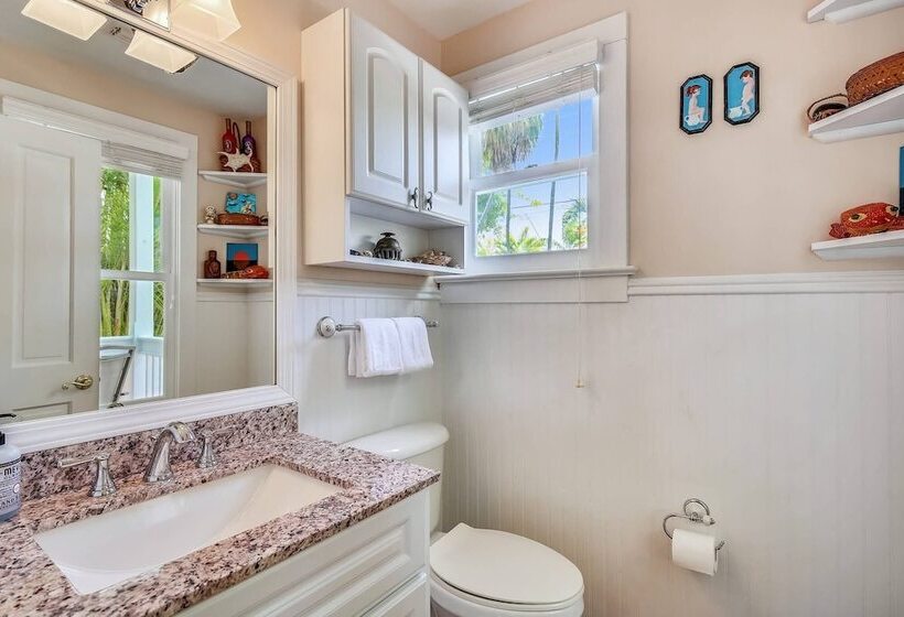 Land Of Love By Avantstay Pets Allowed! Shared Pool! Great Location! Month Long Stays Only