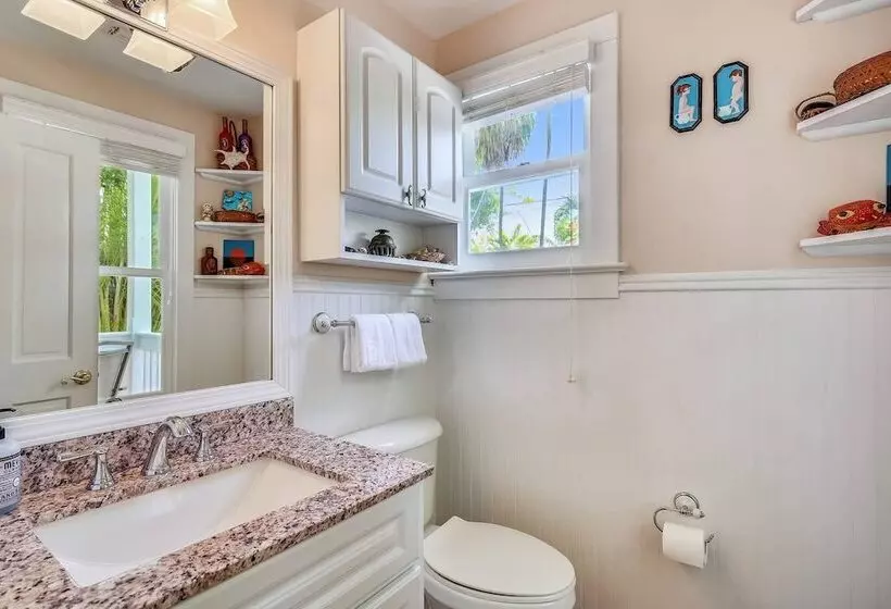 Land Of Love By Avantstay Pets Allowed! Shared Pool! Great Location! Month Long Stays Only