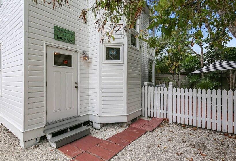 Land Of Love By Avantstay Pets Allowed! Shared Pool! Great Location! Month Long Stays Only