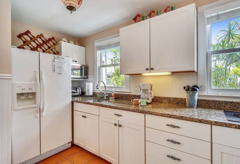 Land Of Love By Avantstay Pets Allowed! Shared Pool! Great Location! Month Long Stays Only