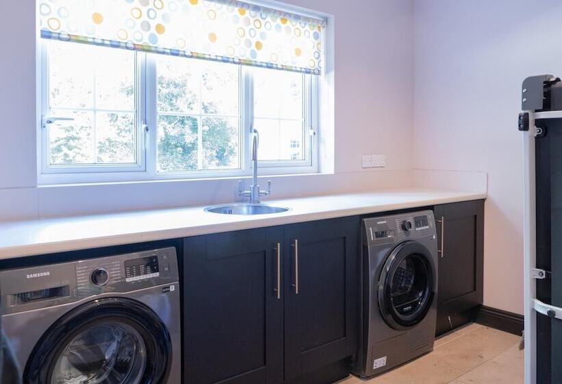 Luxurious 4bd Family Retreat In Magherafelt