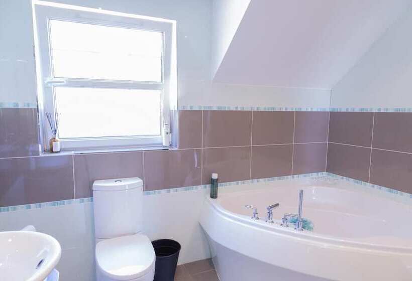 Luxurious 4bd Family Retreat In Magherafelt