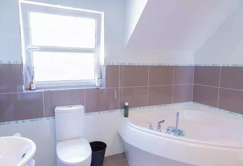 Luxurious 4bd Family Retreat In Magherafelt