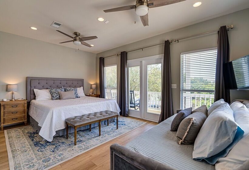 Magnolia Charms By Avantstay 2 Mins To Beach Pet Friendly, Bbq & Balcony Views!