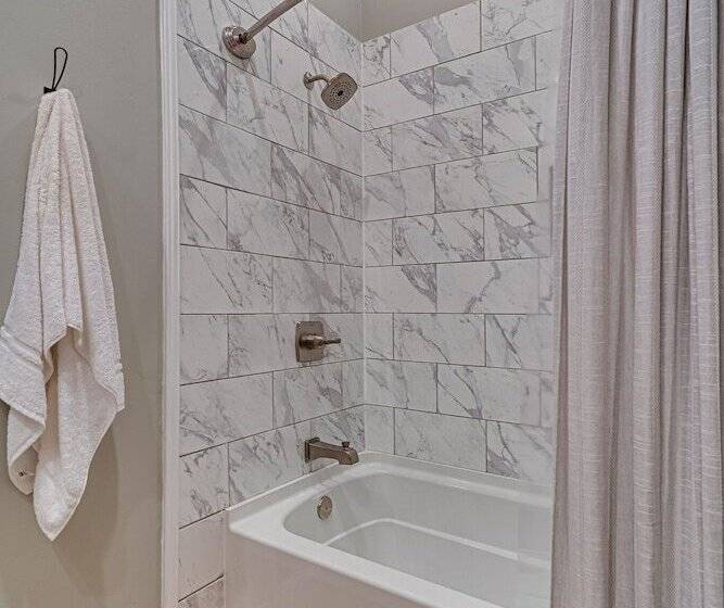 Magnolia Charms By Avantstay 2 Mins To Beach Pet Friendly, Bbq & Balcony Views!