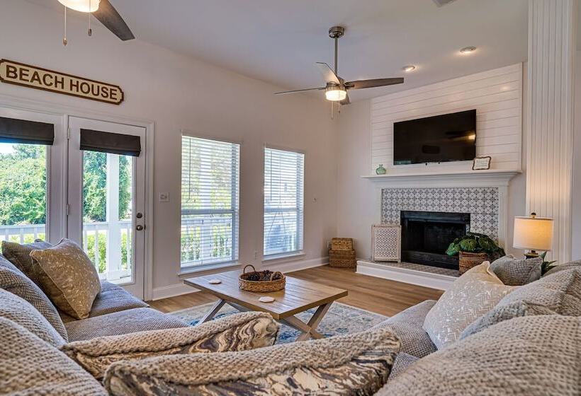 Magnolia Charms By Avantstay 2 Mins To Beach Pet Friendly, Bbq & Balcony Views!