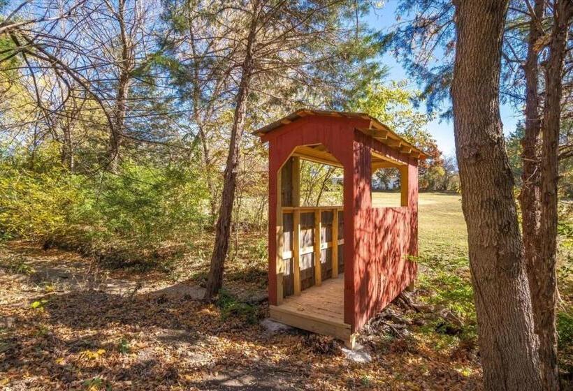 بنسيون Four Winds Victorian Venue & Suites