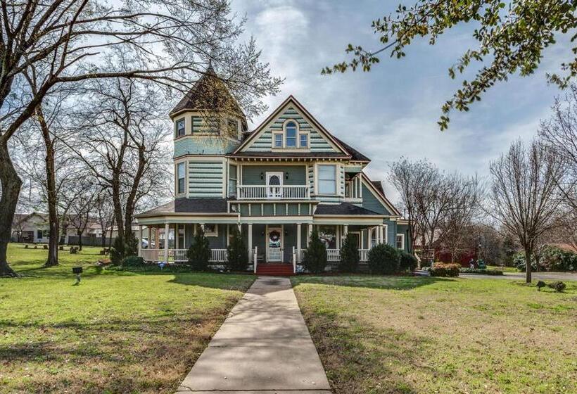 بنسيون Four Winds Victorian Venue & Suites