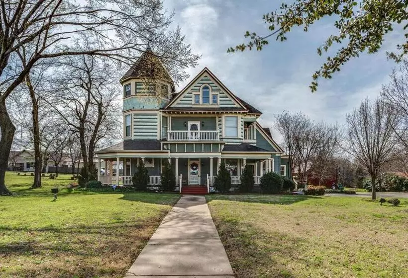 Majatalo Four Winds Victorian Venue & Suites