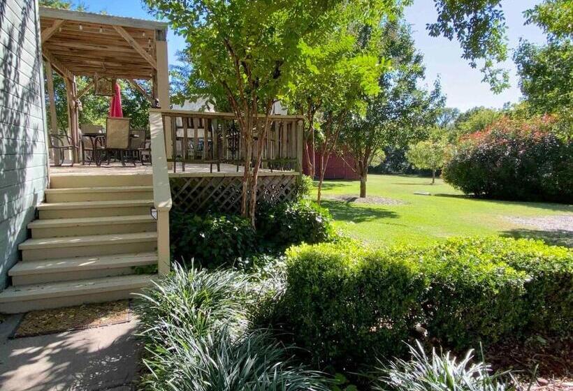 بنسيون Four Winds Victorian Venue & Suites