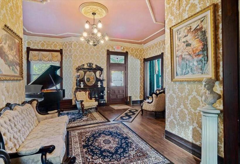 بنسيون Four Winds Victorian Venue & Suites