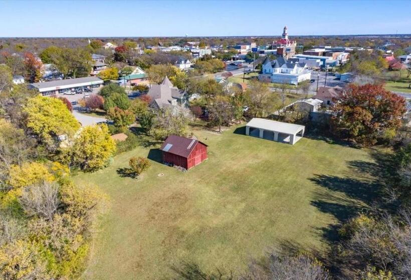 بنسيون Four Winds Victorian Venue & Suites