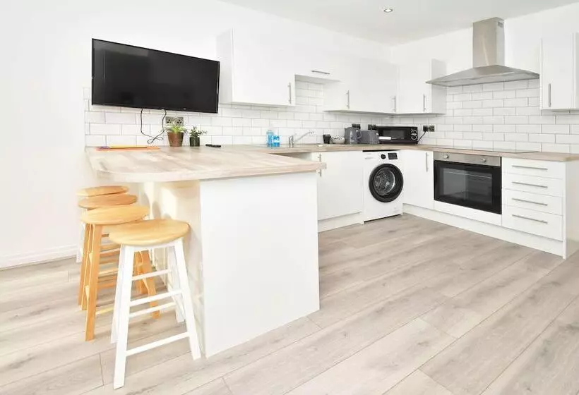 Majatalo Townhouse@ 147 Westminster Street Crewe