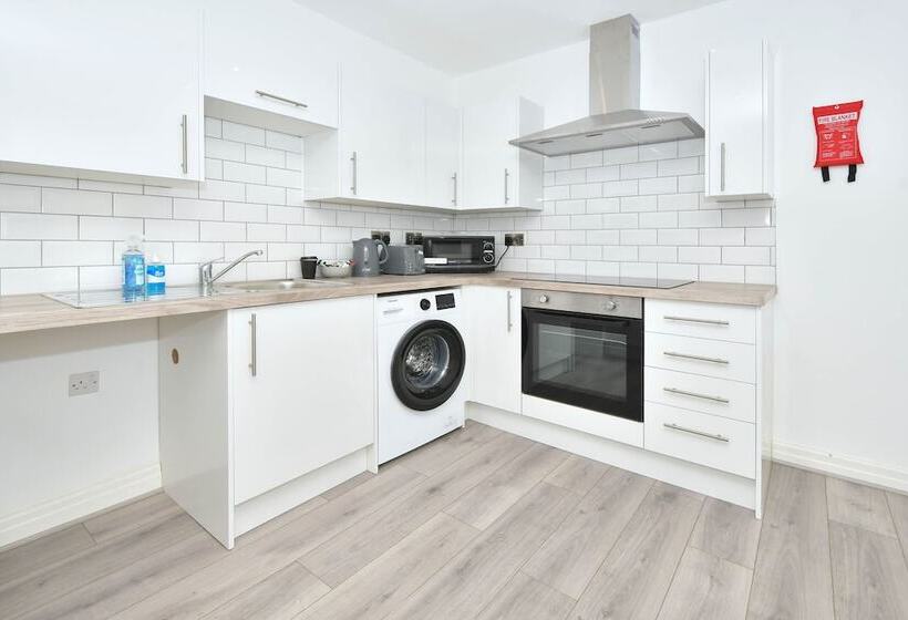 Пансион Townhouse@ 147 Westminster Street Crewe