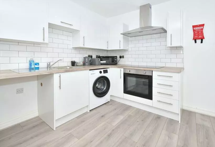 Majatalo Townhouse@ 147 Westminster Street Crewe