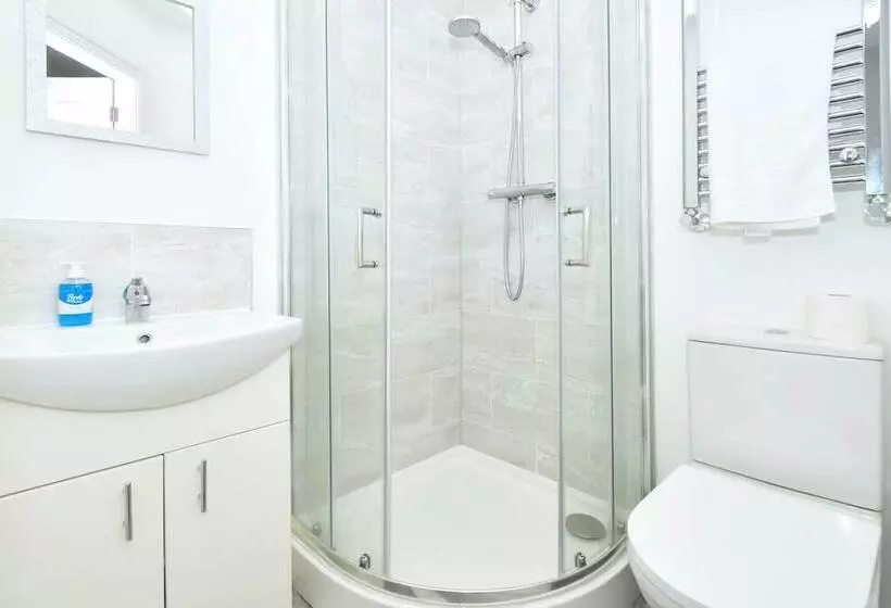 Majatalo Townhouse@ 147 Westminster Street Crewe