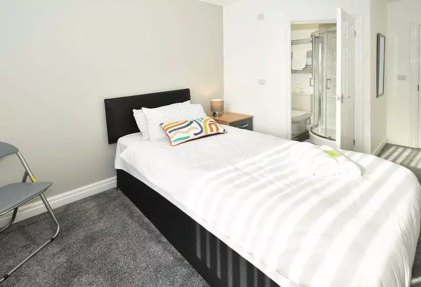 Majatalo Townhouse@ 147 Westminster Street Crewe