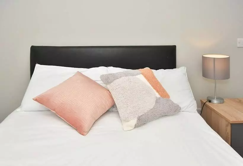 Majatalo Townhouse@ 147 Westminster Street Crewe