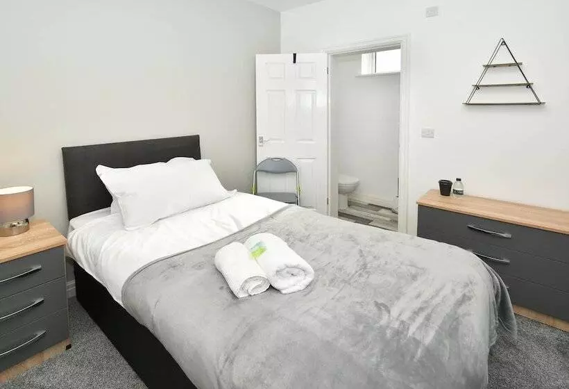 Majatalo Townhouse@ 147 Westminster Street Crewe