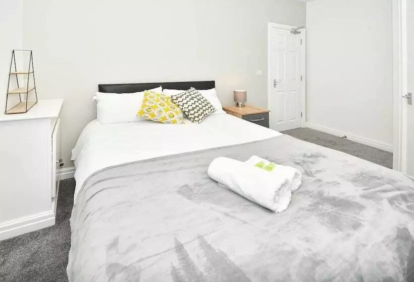 Majatalo Townhouse@ 147 Westminster Street Crewe