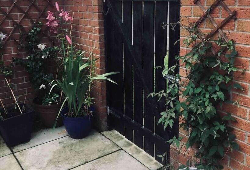 レジデンス 3 Bed House In Armagh City