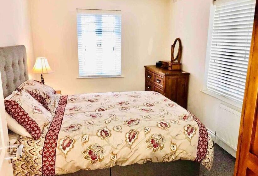 レジデンス 3 Bed House In Armagh City