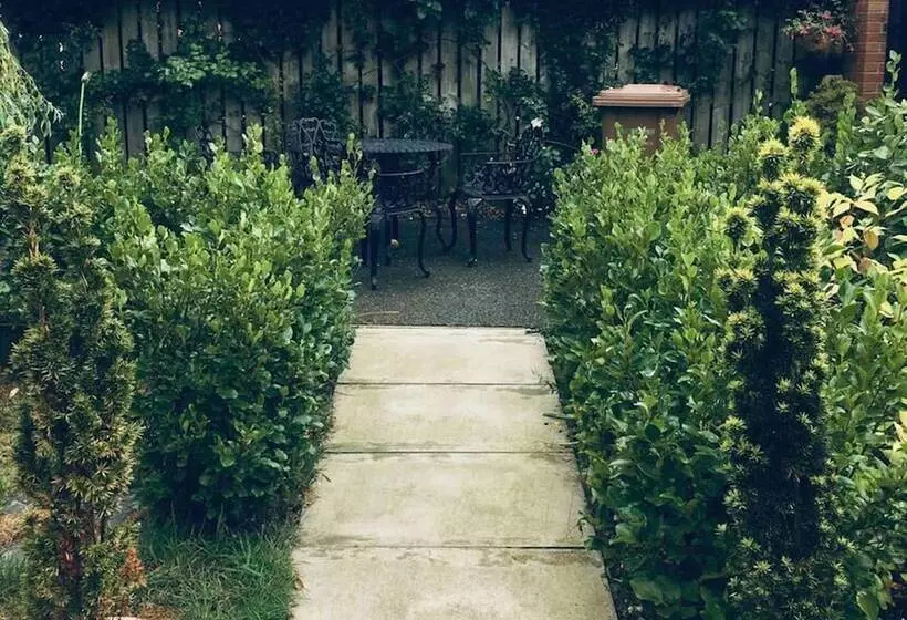 اقامتگاه 3 Bed House In Armagh City