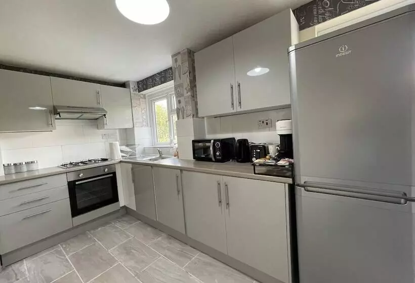 Residenssi Enjoy Lovely 4 Bed Apartment With Garden