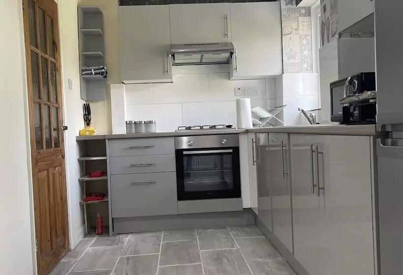 Residenssi Enjoy Lovely 4 Bed Apartment With Garden