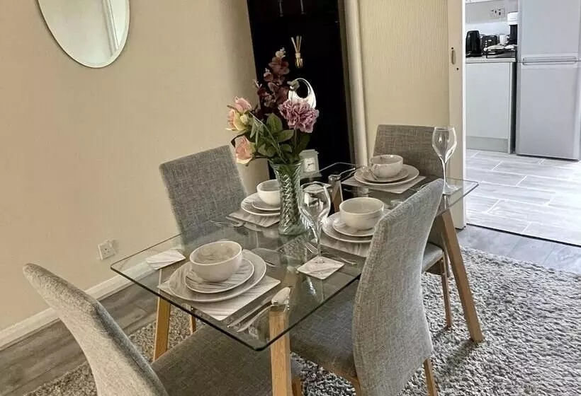 Residenssi Enjoy Lovely 4 Bed Apartment With Garden