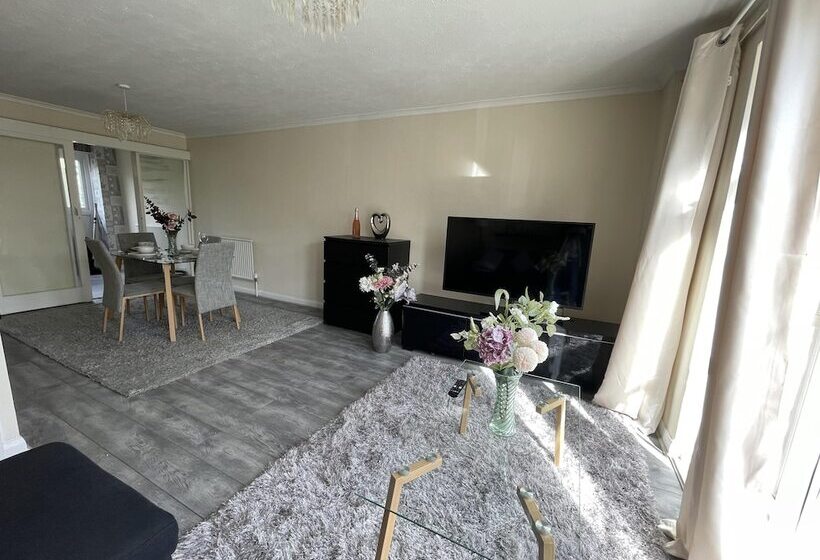 Резиденция Enjoy Lovely 4 Bed Apartment With Garden