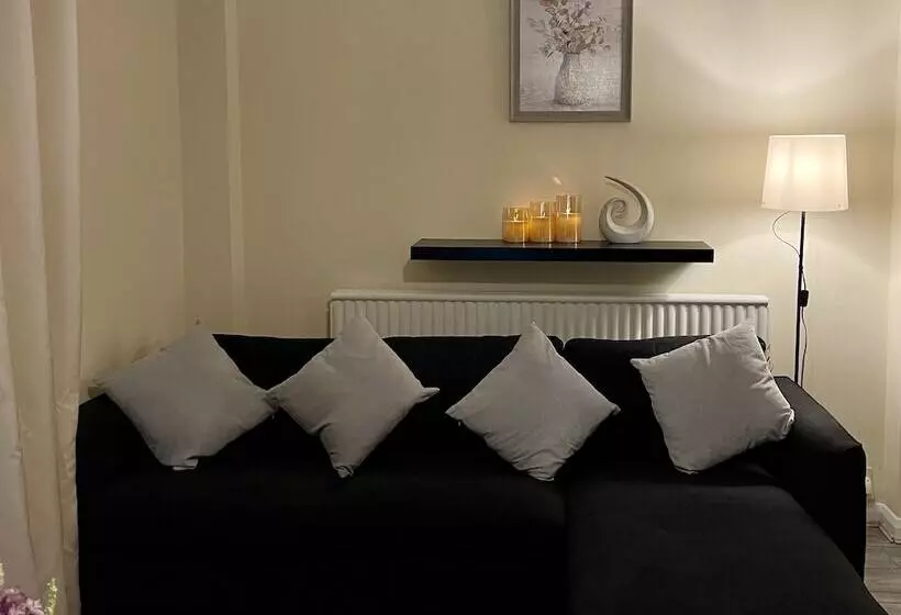 Residenssi Enjoy Lovely 4 Bed Apartment With Garden