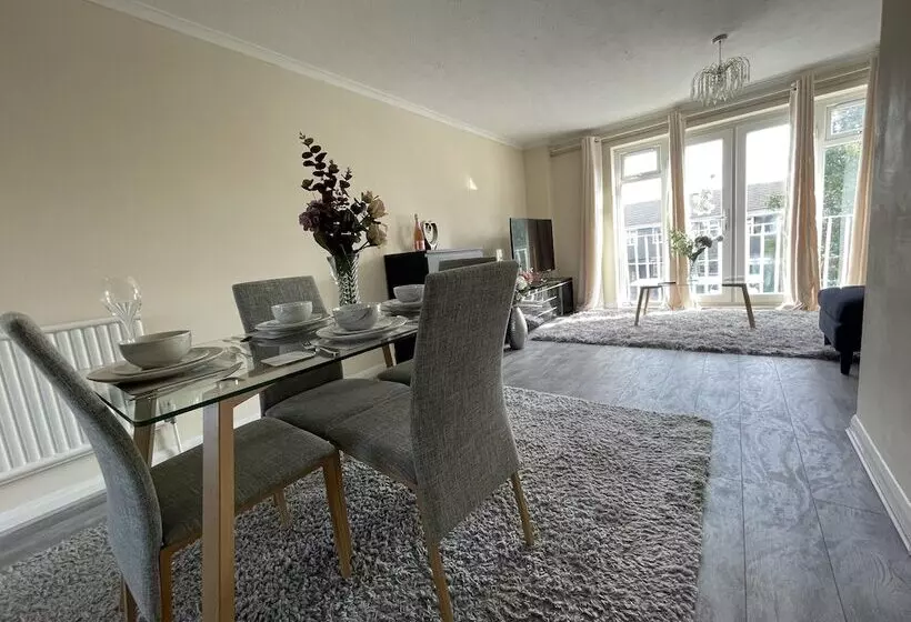 Residenssi Enjoy Lovely 4 Bed Apartment With Garden