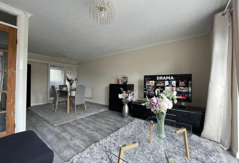 Резиденция Enjoy Lovely 4 Bed Apartment With Garden