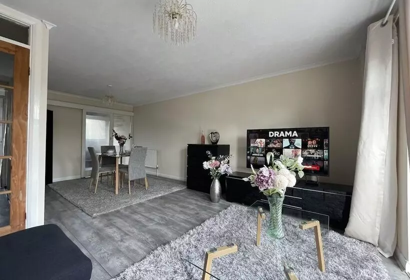 Residenssi Enjoy Lovely 4 Bed Apartment With Garden