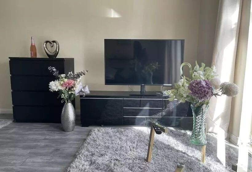 Residenssi Enjoy Lovely 4 Bed Apartment With Garden