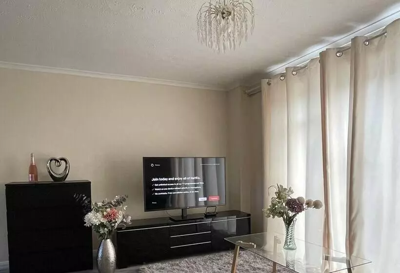 Residenssi Enjoy Lovely 4 Bed Apartment With Garden