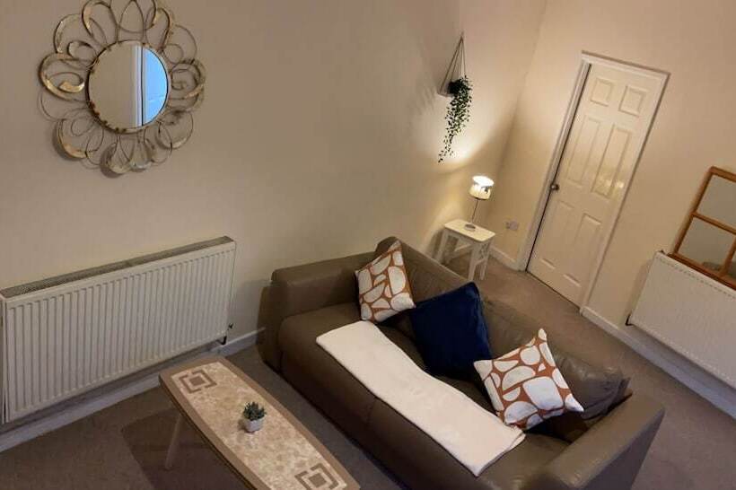 Residenza Impeccable 1 Bed House In Pontefract
