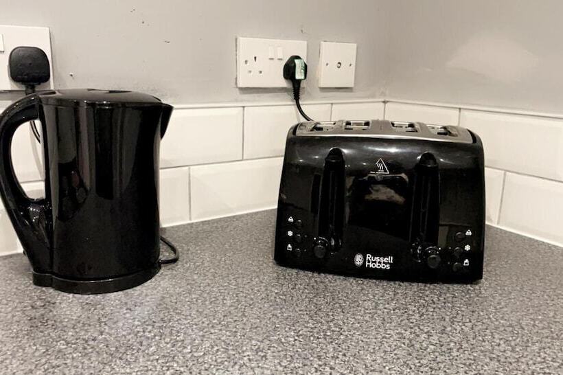 Residenza Impeccable 1 Bed House In Pontefract