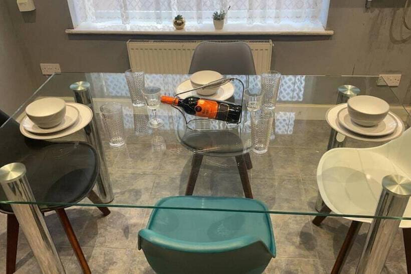 Residenza Impeccable 1 Bed House In Pontefract