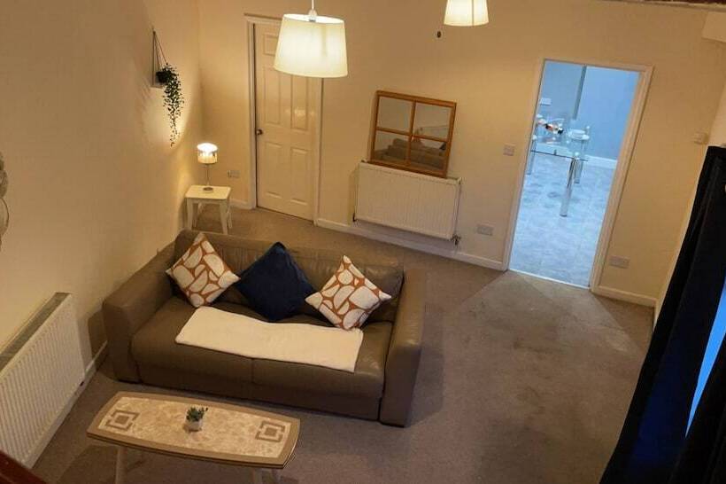 Residenza Impeccable 1 Bed House In Pontefract