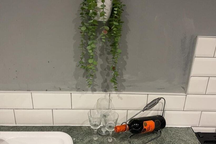 Residenza Impeccable 1 Bed House In Pontefract