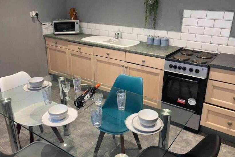 Residenza Impeccable 1 Bed House In Pontefract