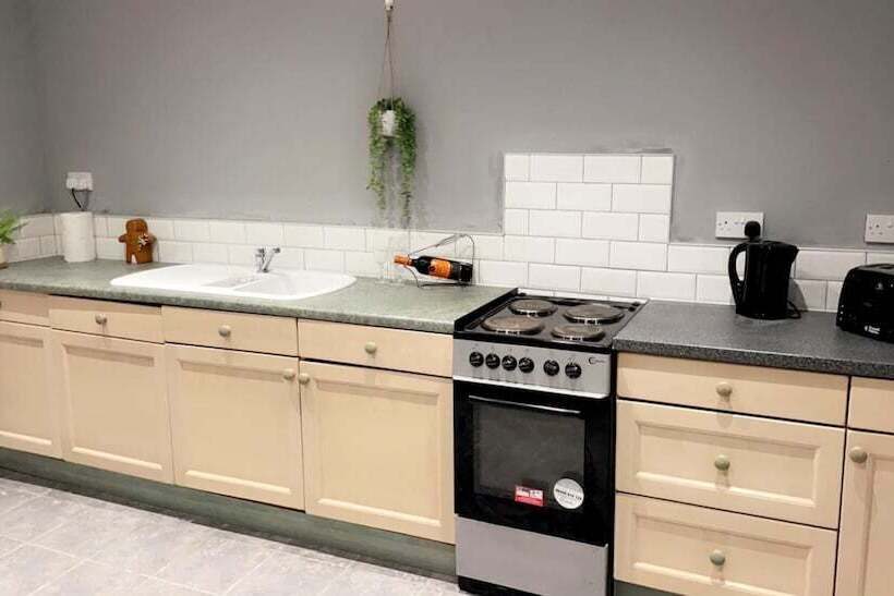 Residenza Impeccable 1 Bed House In Pontefract