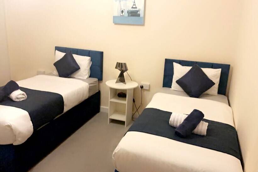 Residenza Impeccable 1 Bed House In Pontefract